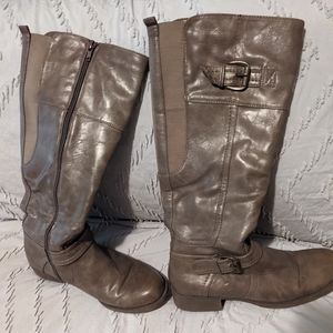 Women's Boots Size 7.5M Grey. HEIDEY Brand